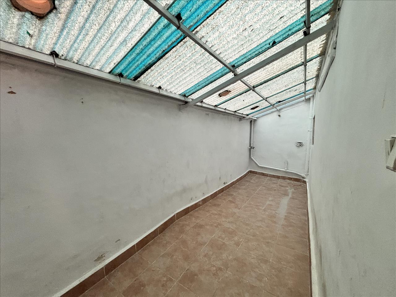 Galería cubierta de la vivienda